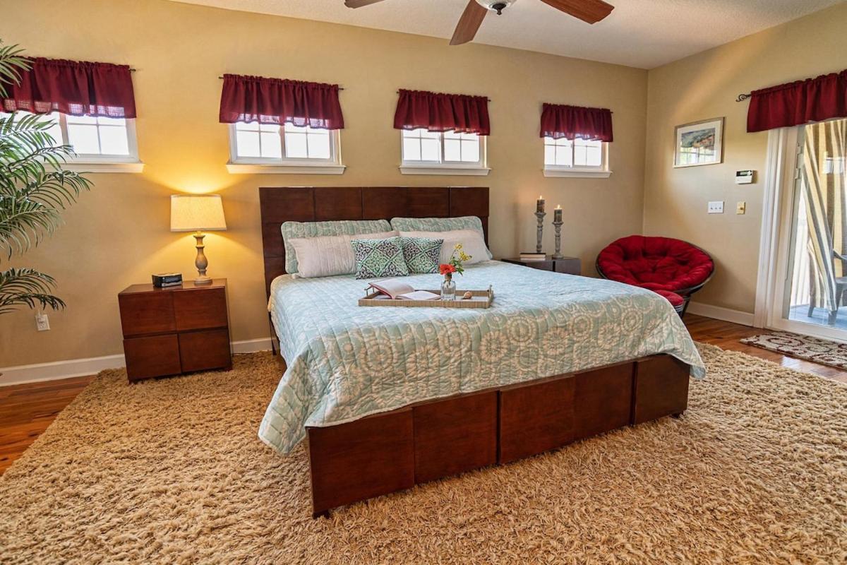 Holiday home 4-bdrm Pool House Paradise 1 Block To With Salt Water Pool And Hot Tub St. Augustine