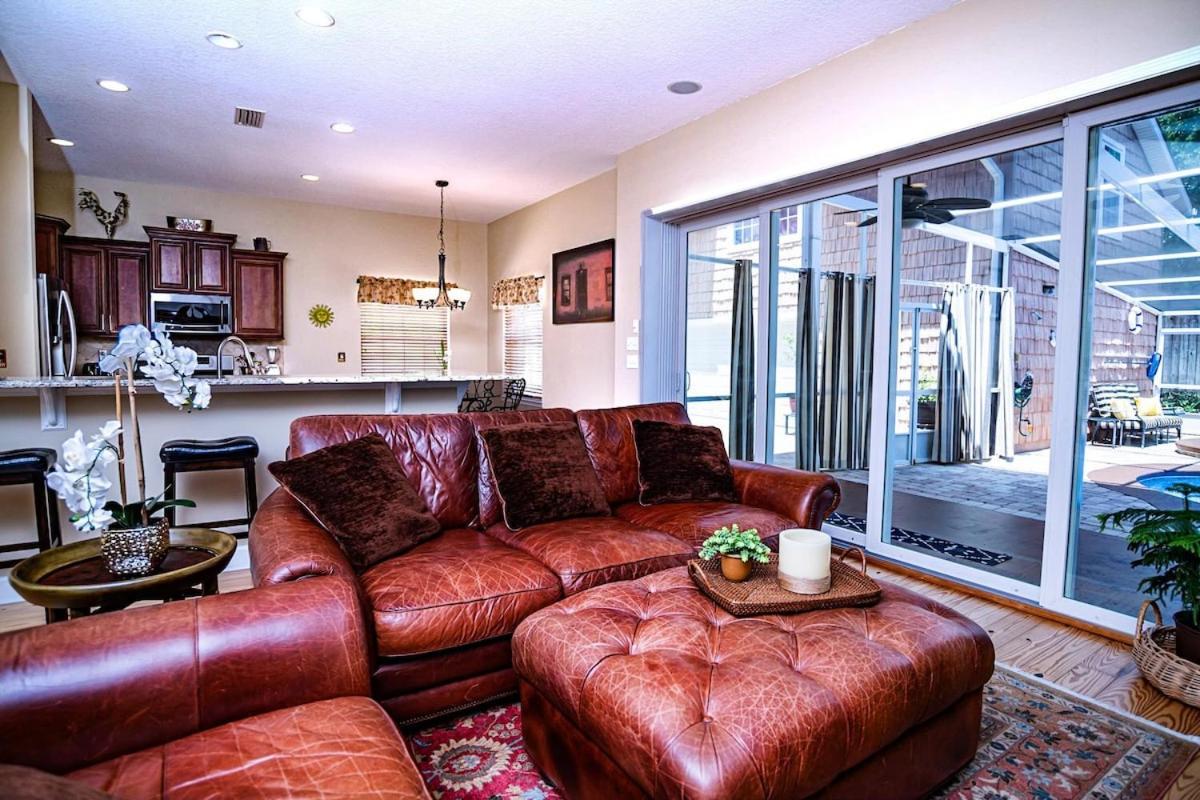 4-bdrm Pool House Paradise 1 Block To With Salt Water Pool And Hot Tub Holiday home St. Augustine