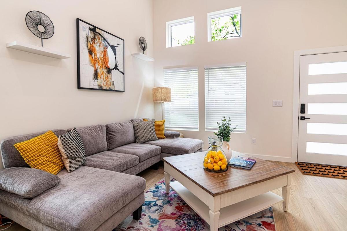 New In Quiet Community Near Historic Holiday home