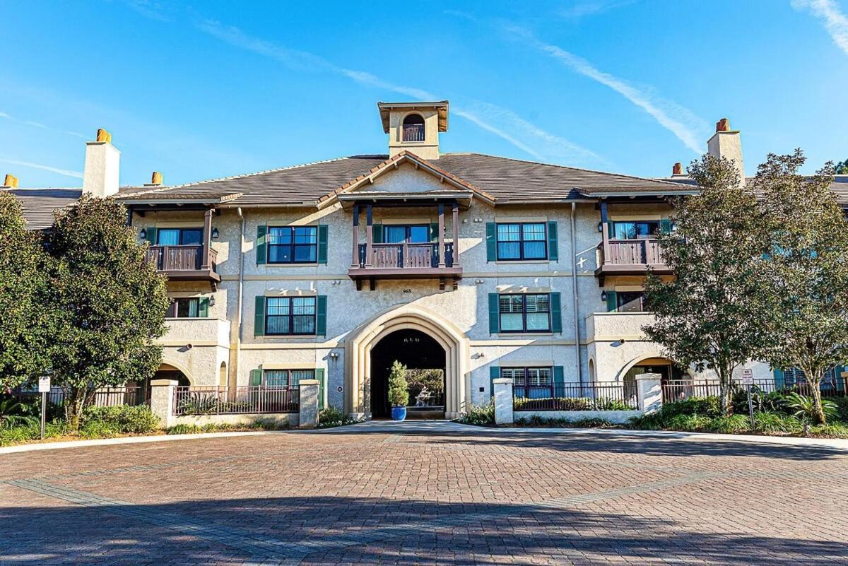 3 King Beds And Balcony With Preserve View