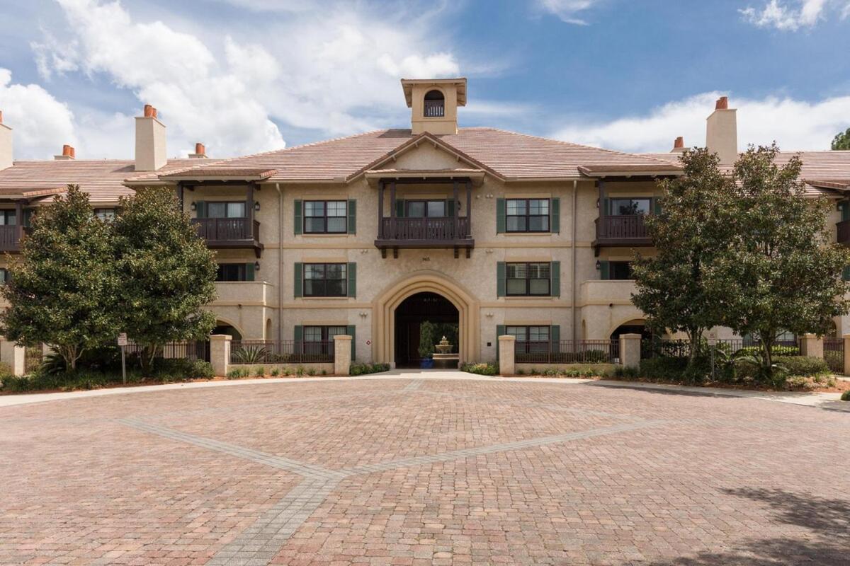 Amazing 1 Bedroom W Private Balcony New Floors And Serene Views