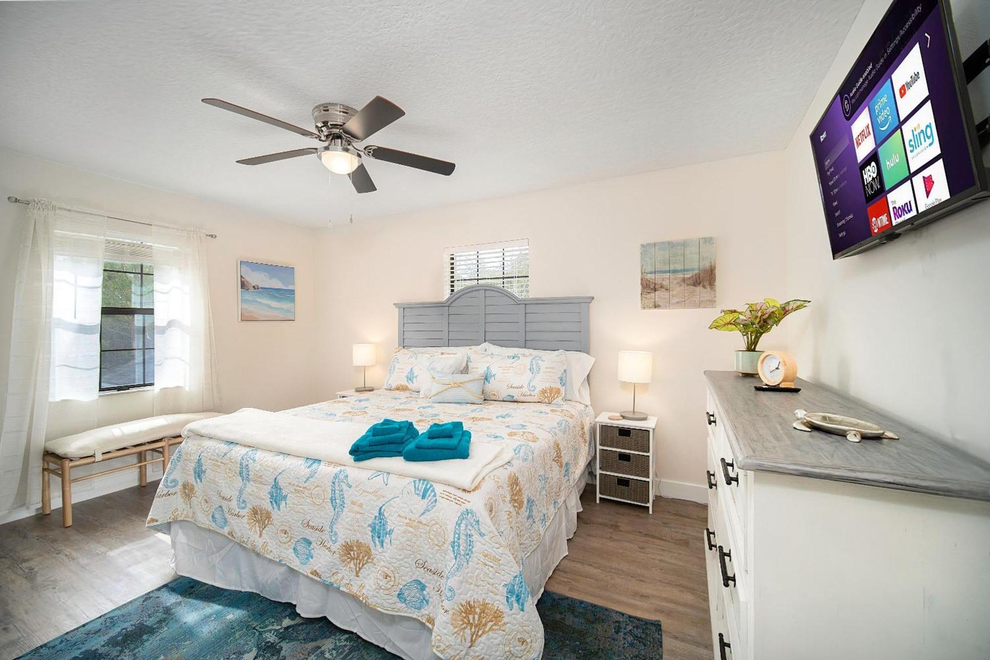 Luxury Retreat Near Night Of Lights & Holiday home St. Augustine