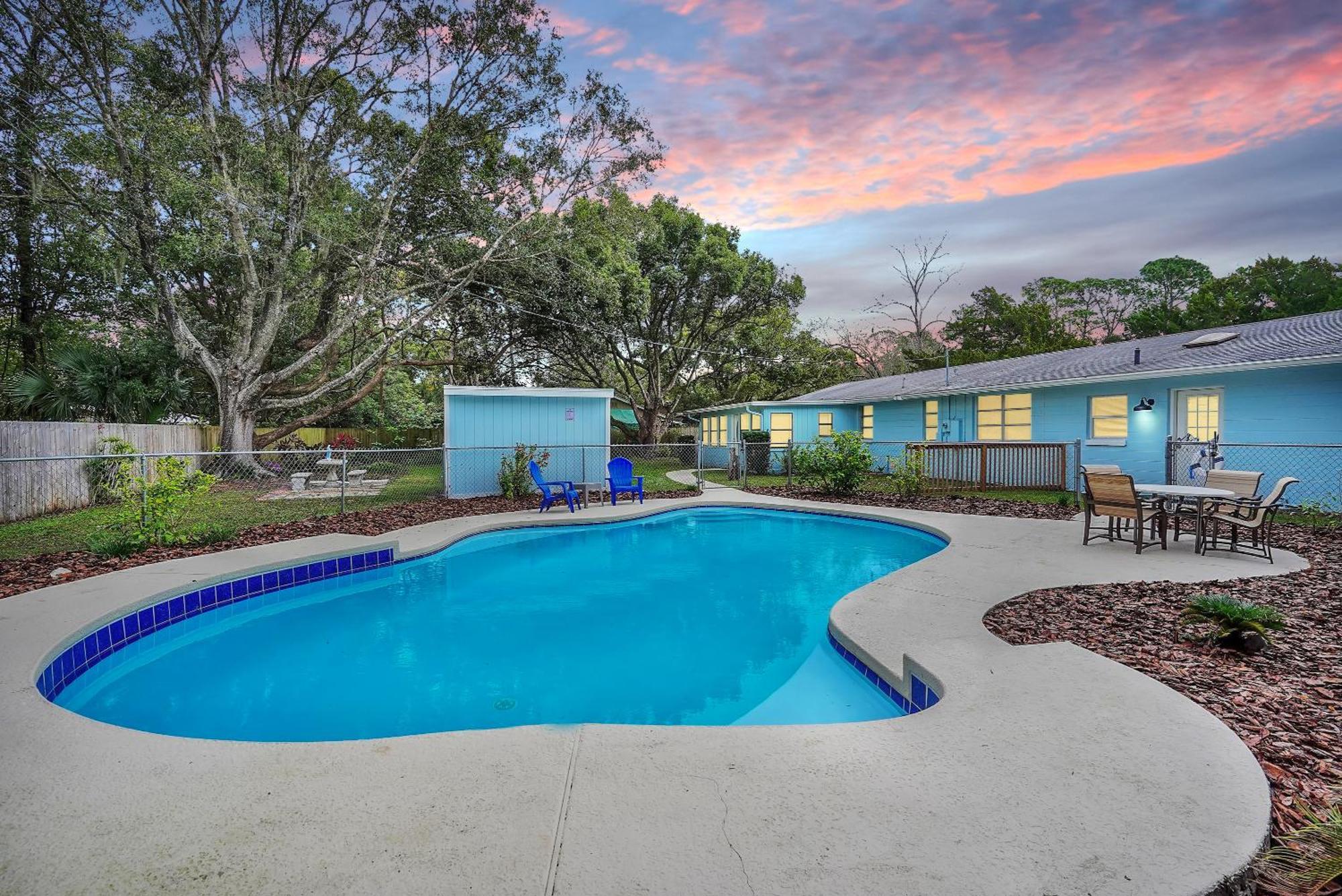 Eternal Summer With Pool Sleeps 9 Guests *