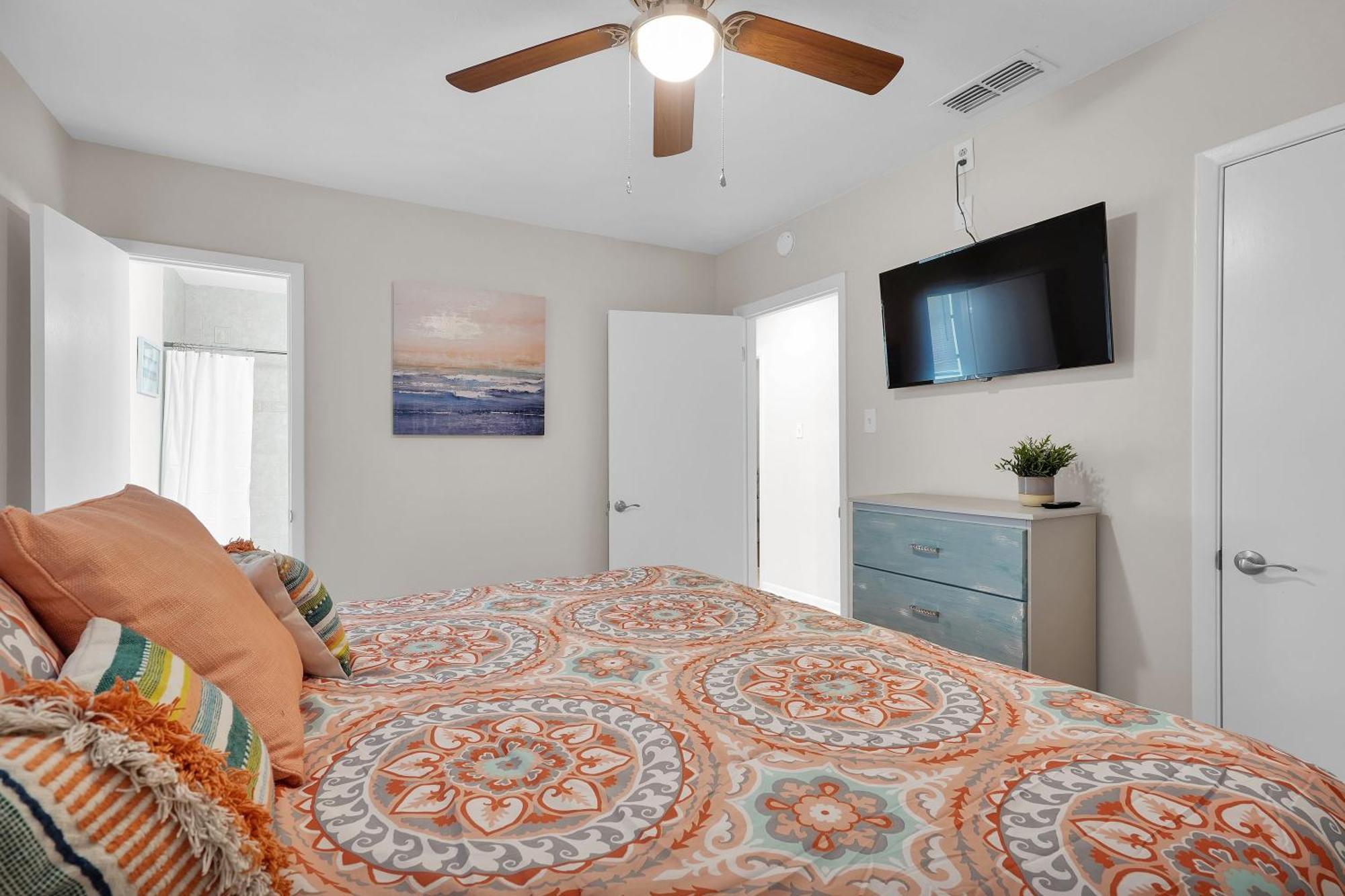 Eternal Summer With Pool Sleeps 9 Guests
