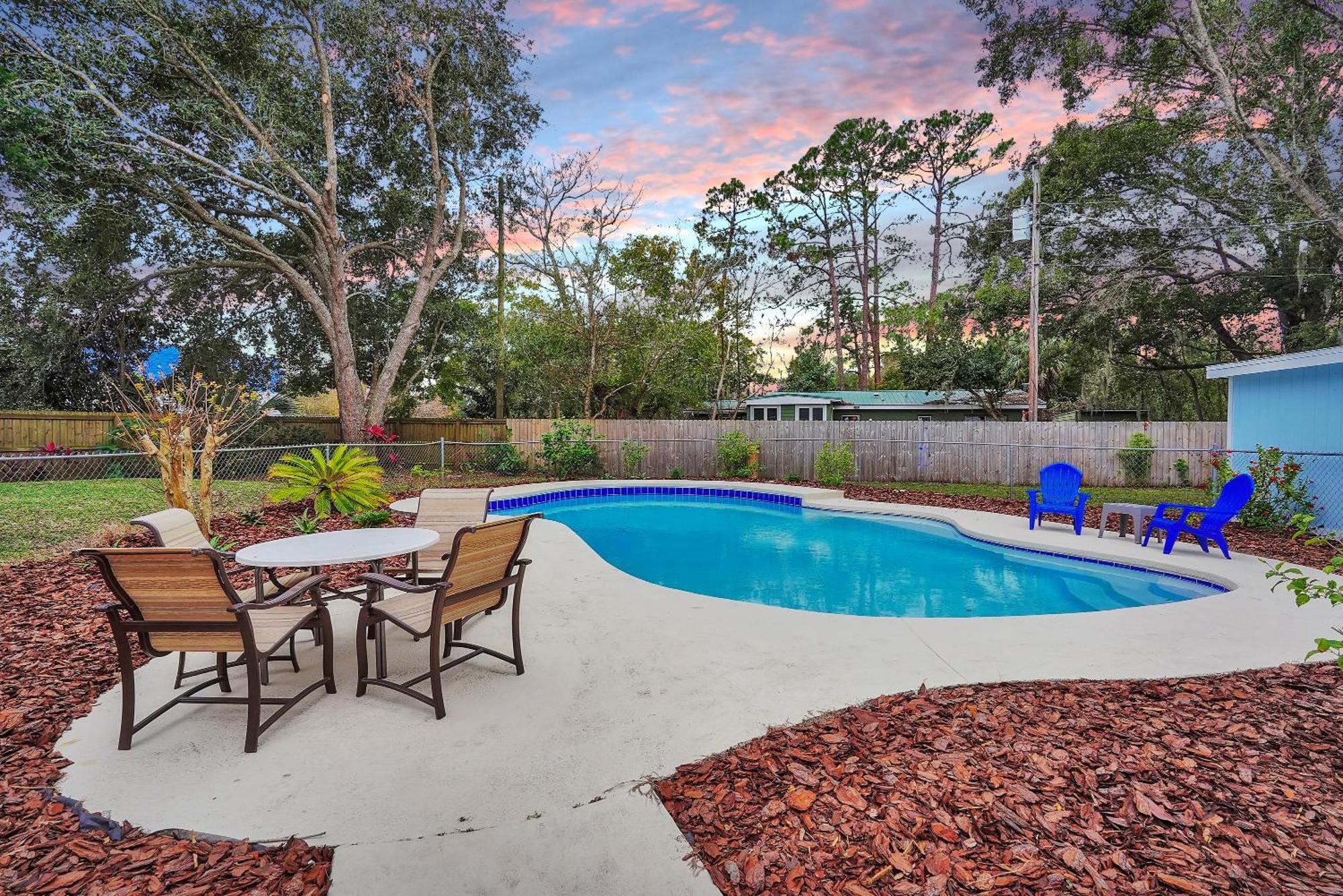Holiday home Eternal Summer With Pool Sleeps 9 Guests *