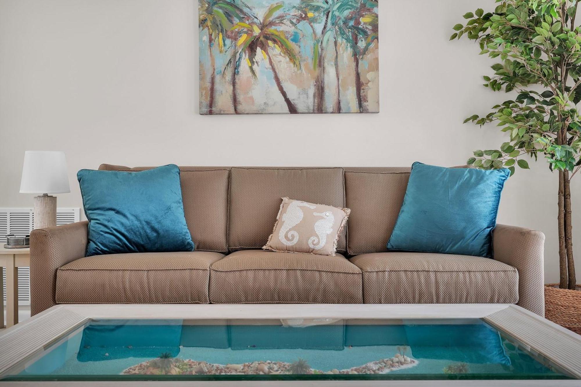 Eternal Summer With Pool Sleeps 9 Guests