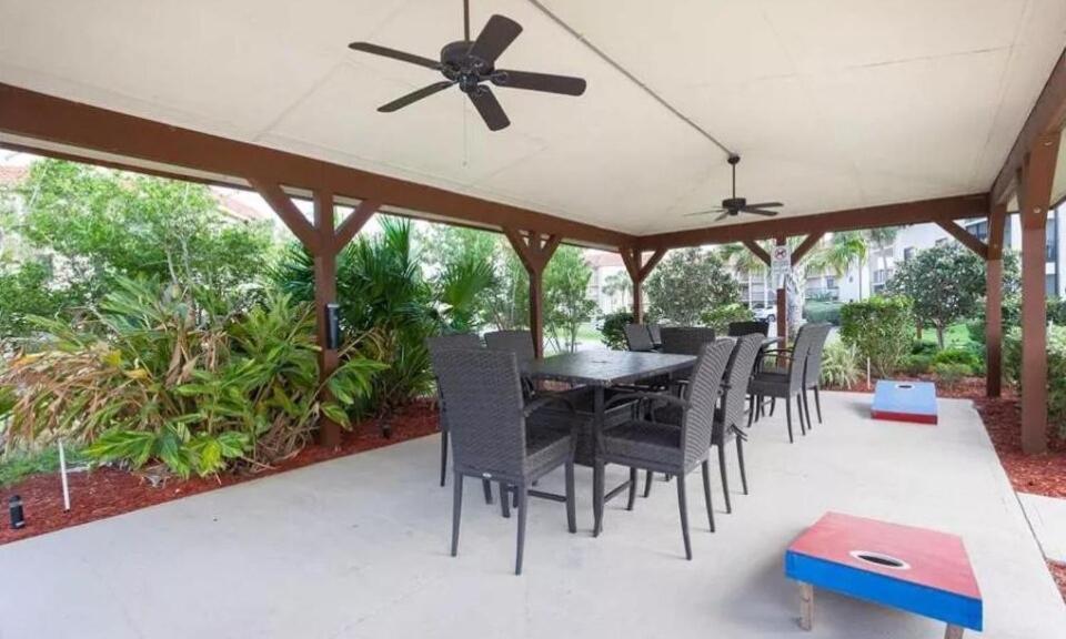 Apartment Oceanside Complex M33 1 Bed 1 Bath Heated Pool