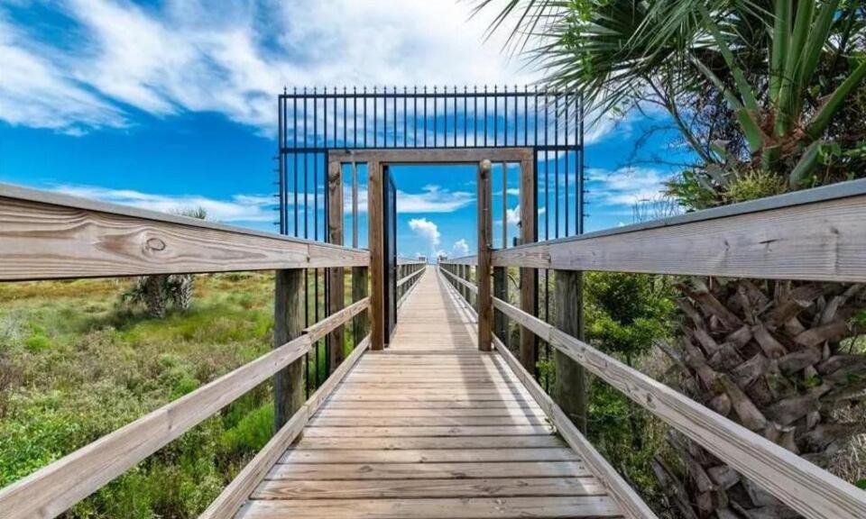 Oceanside Complex M33 1 Bed 1 Bath Heated Pool