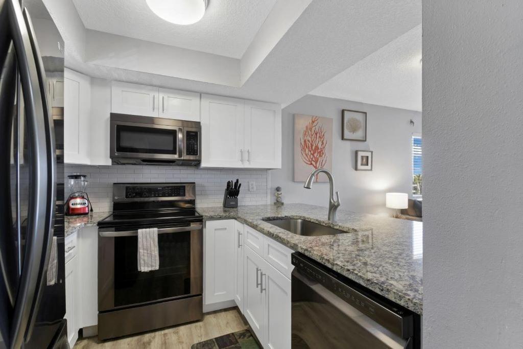 Apartment Oceanside Complex M33 1 Bed 1 Bath Heated Pool *