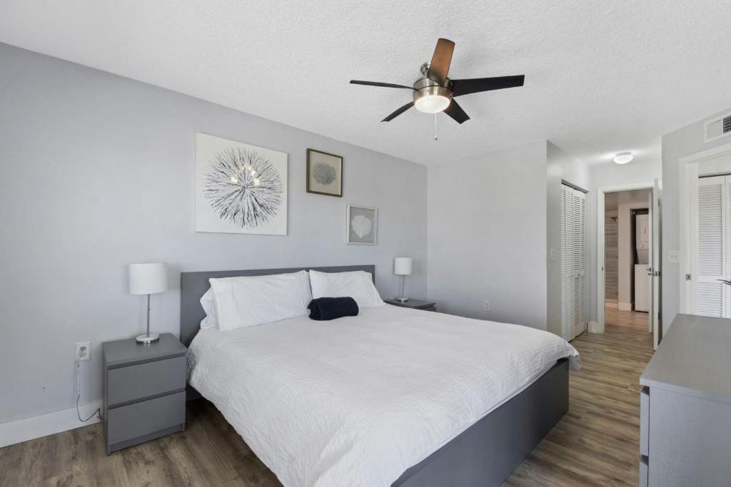 Oceanside Complex M33 1 Bed 1 Bath Heated Pool *