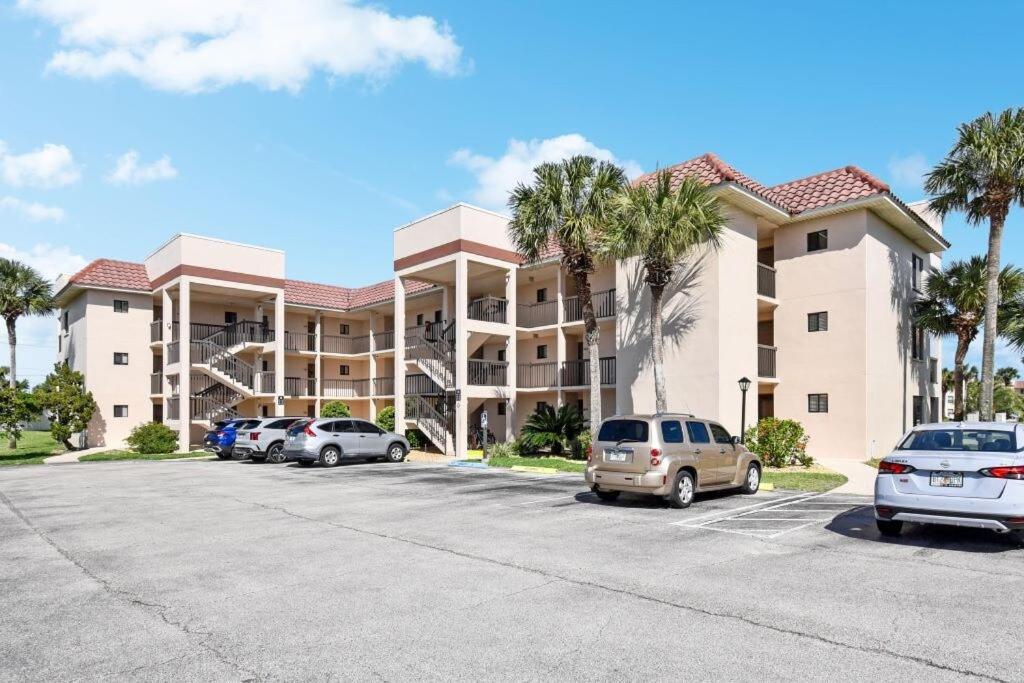 Oceanside Complex M33 1 Bed 1 Bath Heated Pool