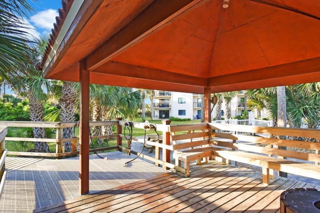 Oceanside Complex M33 1 Bed 1 Bath Heated Pool