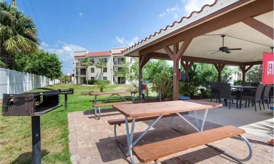 Apartment Oceanside Complex M33 1 Bed 1 Bath Heated Pool *