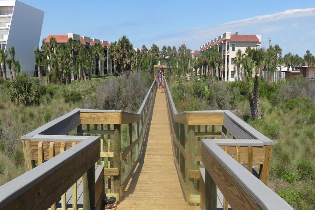 Oceanside Complex M33 1 Bed 1 Bath Heated Pool Apartment *