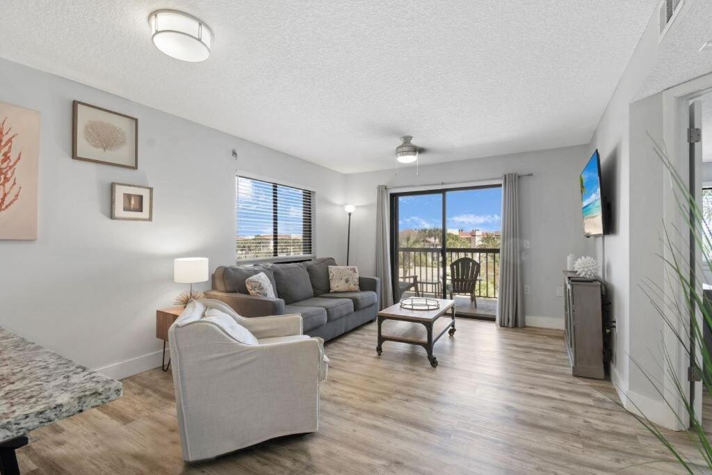 Oceanside Complex M33 1 Bed 1 Bath Heated Pool *