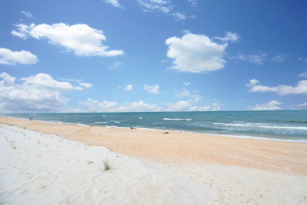 Oceanside Complex M33 1 Bed 1 Bath Heated Pool