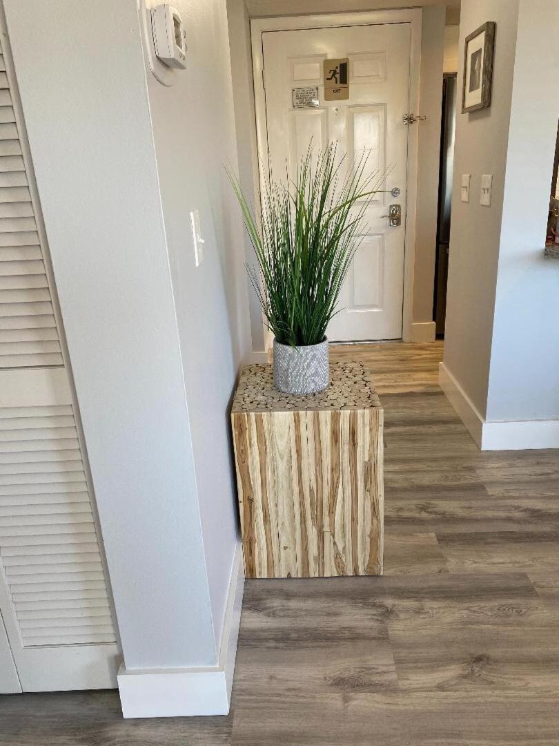 Oceanside Complex M33 1 Bed 1 Bath Heated Pool Apartment