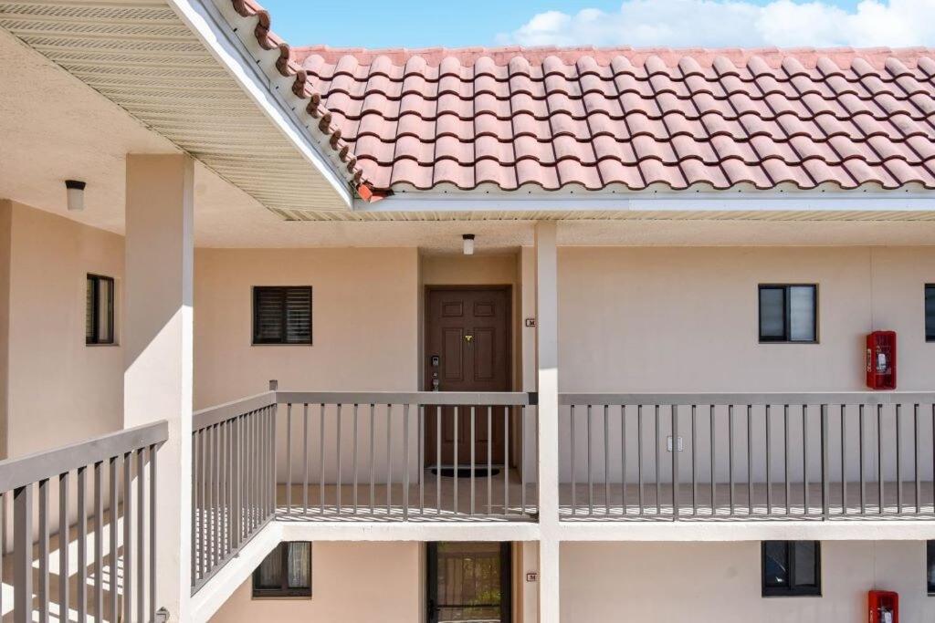 Oceanside Complex M33 1 Bed 1 Bath Heated Pool *