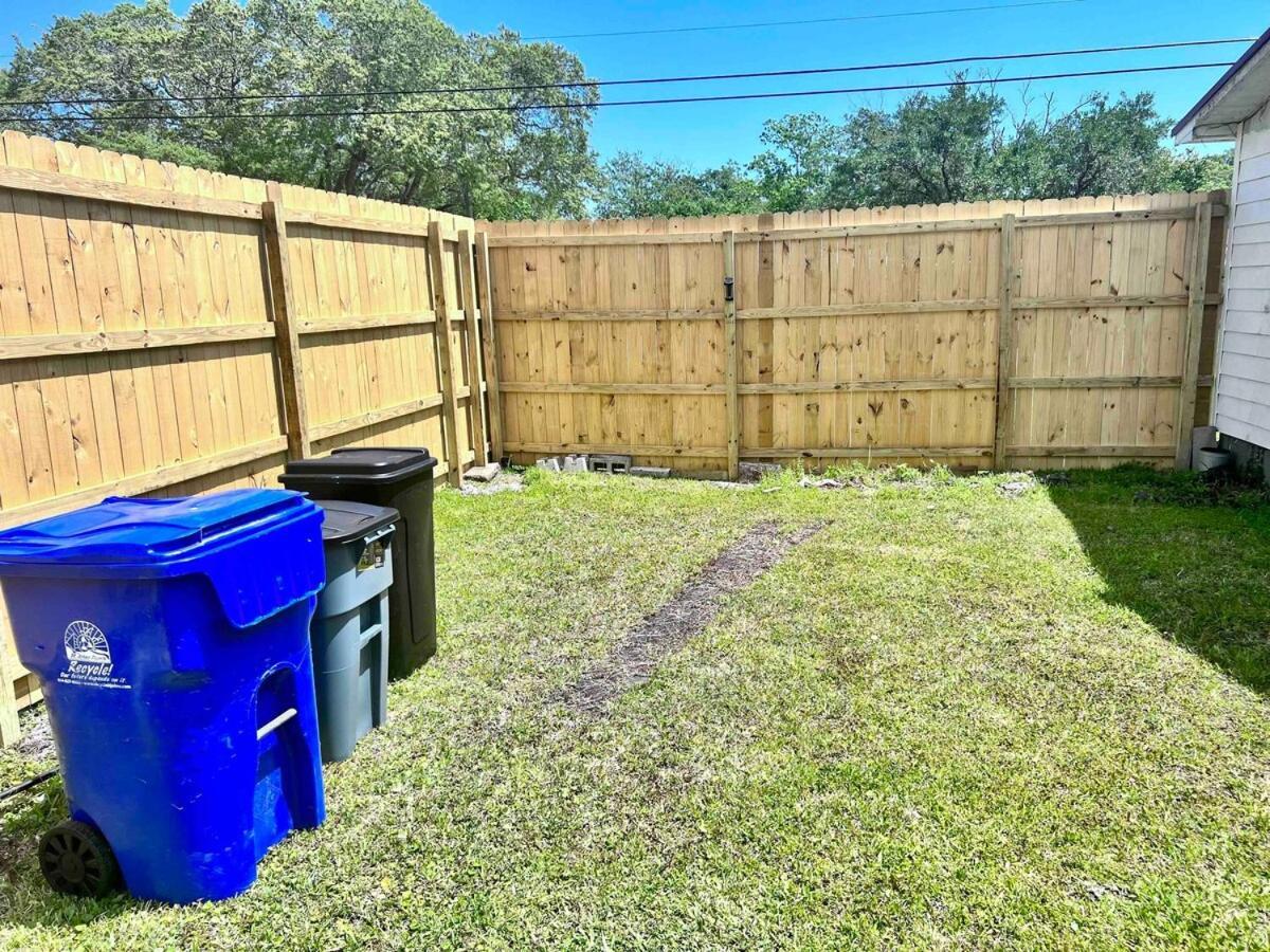 St Augustine 3 Bdr Petfriendly Fully Fenced Backyard Holiday home *