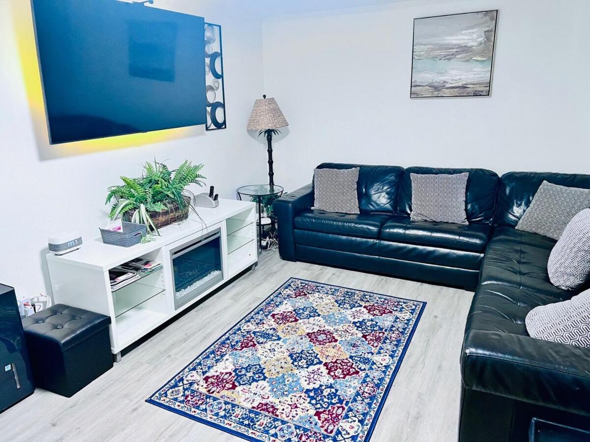 St Augustine 3 Bdr Petfriendly Fully Fenced Backyard Holiday home St. Augustine