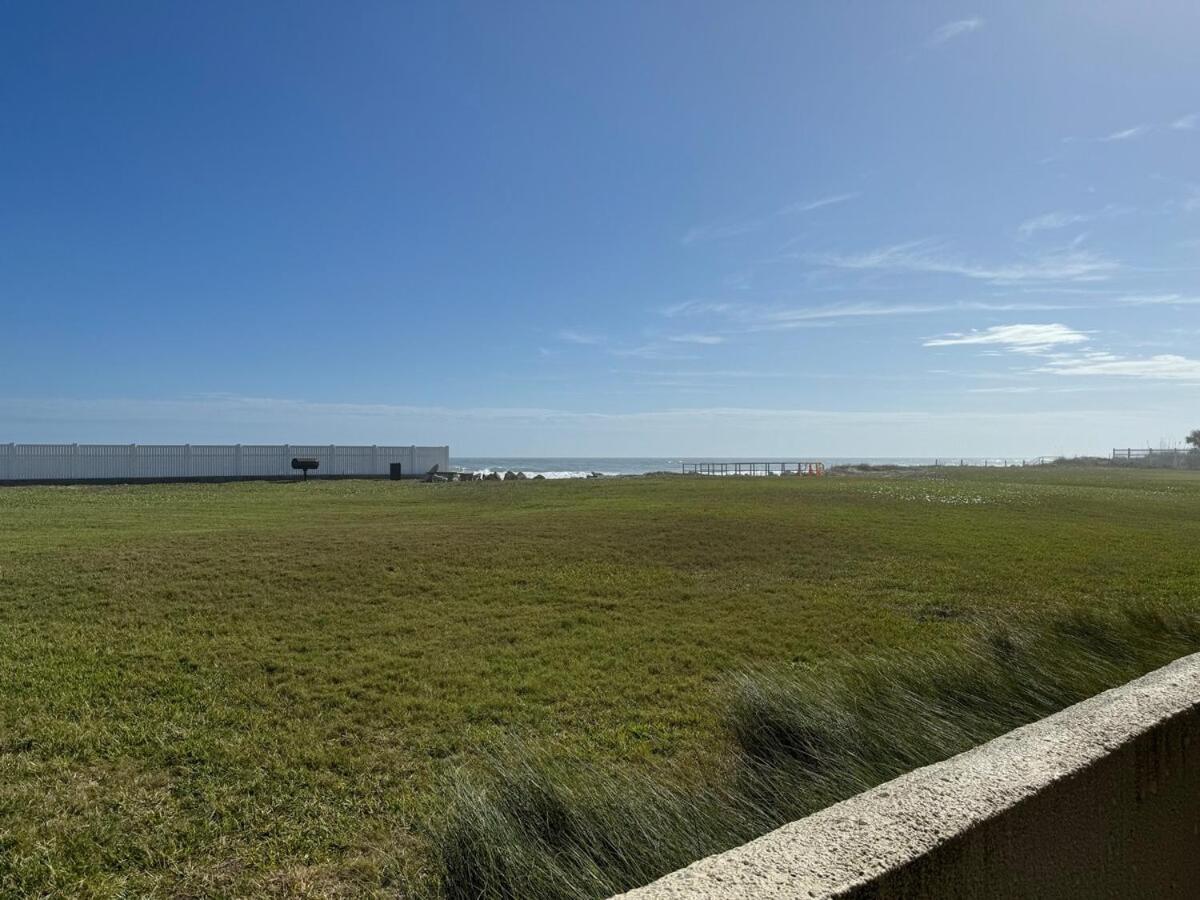 Apartment Ocean Front With Pool Ground Floor