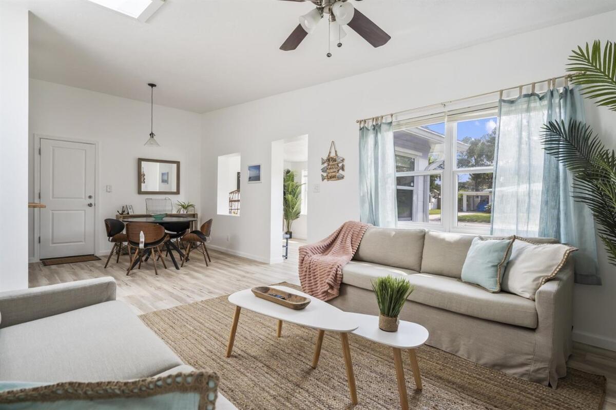 Island - Ideal Location!