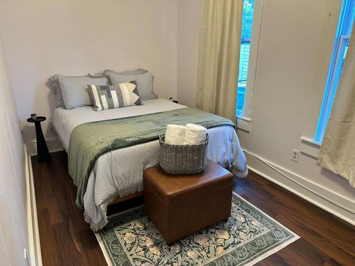 Cedar Street Retreat A Downtown Apartment *