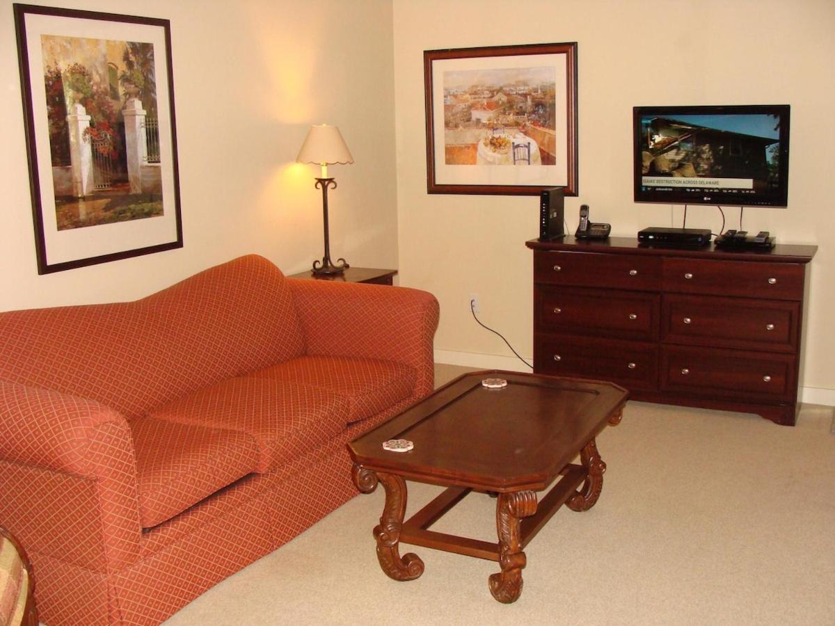 Lagoon Side W Fenced Patio Comm Pool & Hot Tub 5102s Holiday home St. Augustine