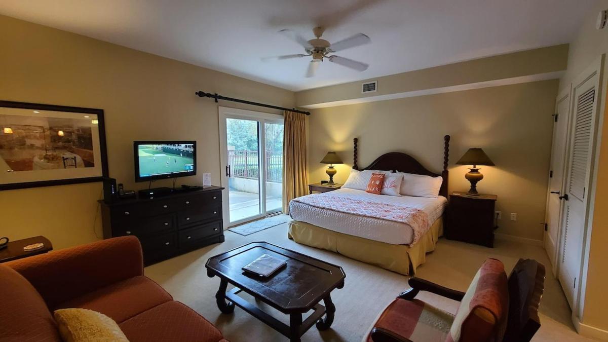Lagoon Side W Fenced Patio Comm Pool & Hot Tub 5102s Holiday home *