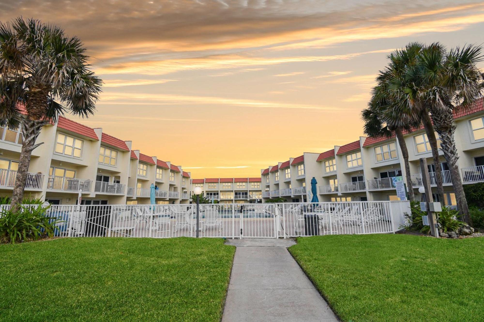 Ocean Front With Pool Ground Floor Apartment St. Augustine