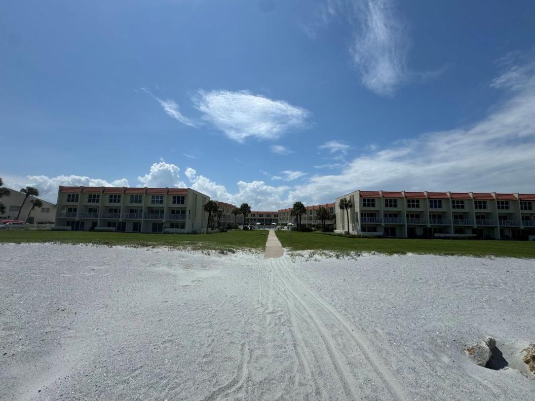 Apartment Ocean Front With Pool Ground Floor *