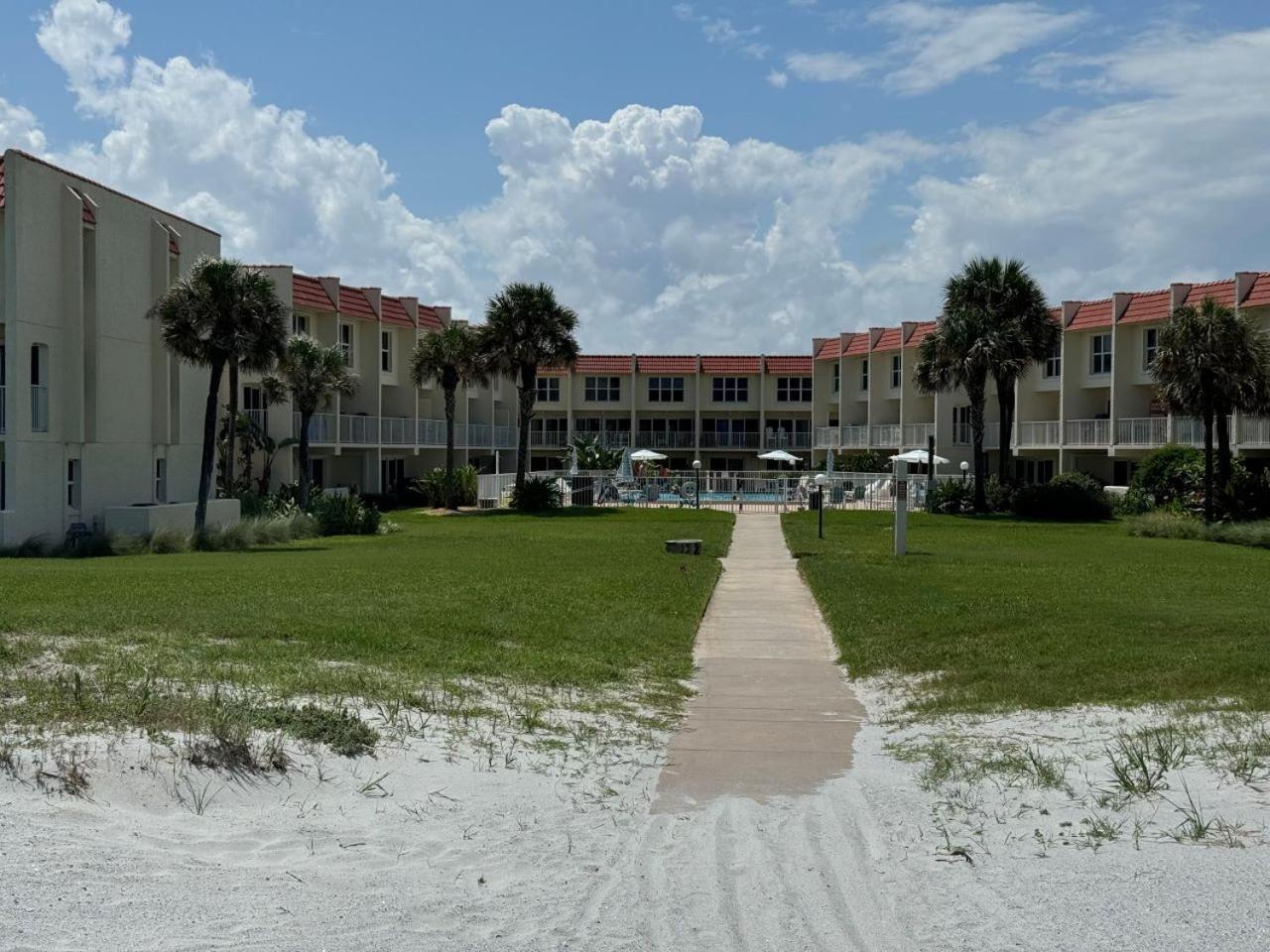 Apartment Ocean Front With Pool Ground Floor