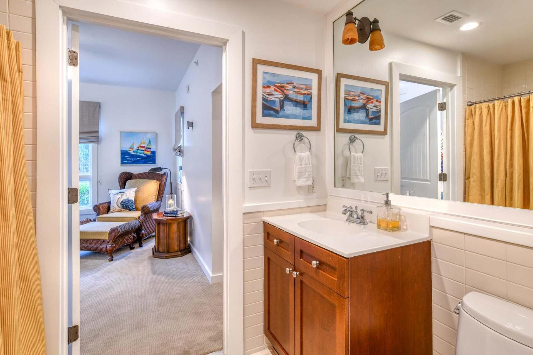 3 Bedroom Lagoon Front With Hard Surface Floors 5109p3