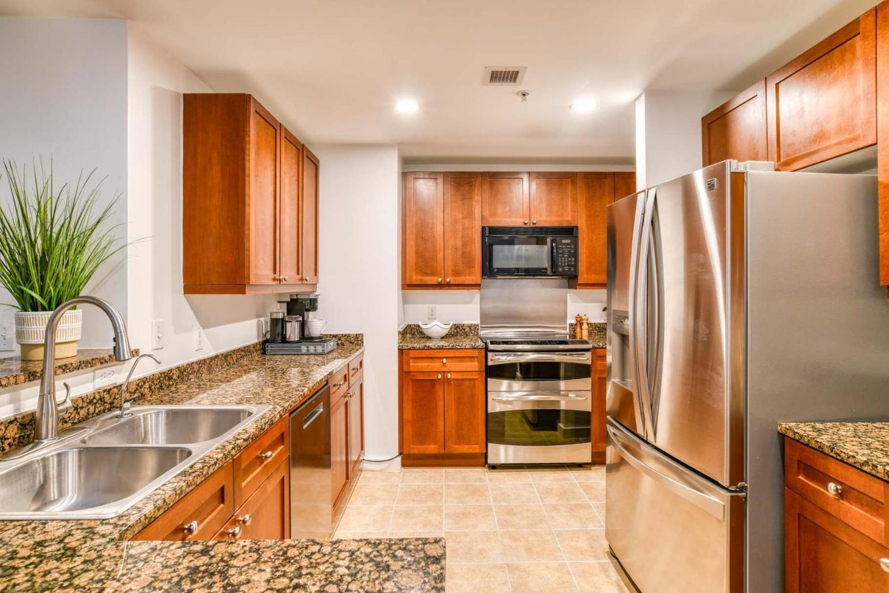 3 Bedroom Lagoon Front With Hard Surface Floors 5109p3 *