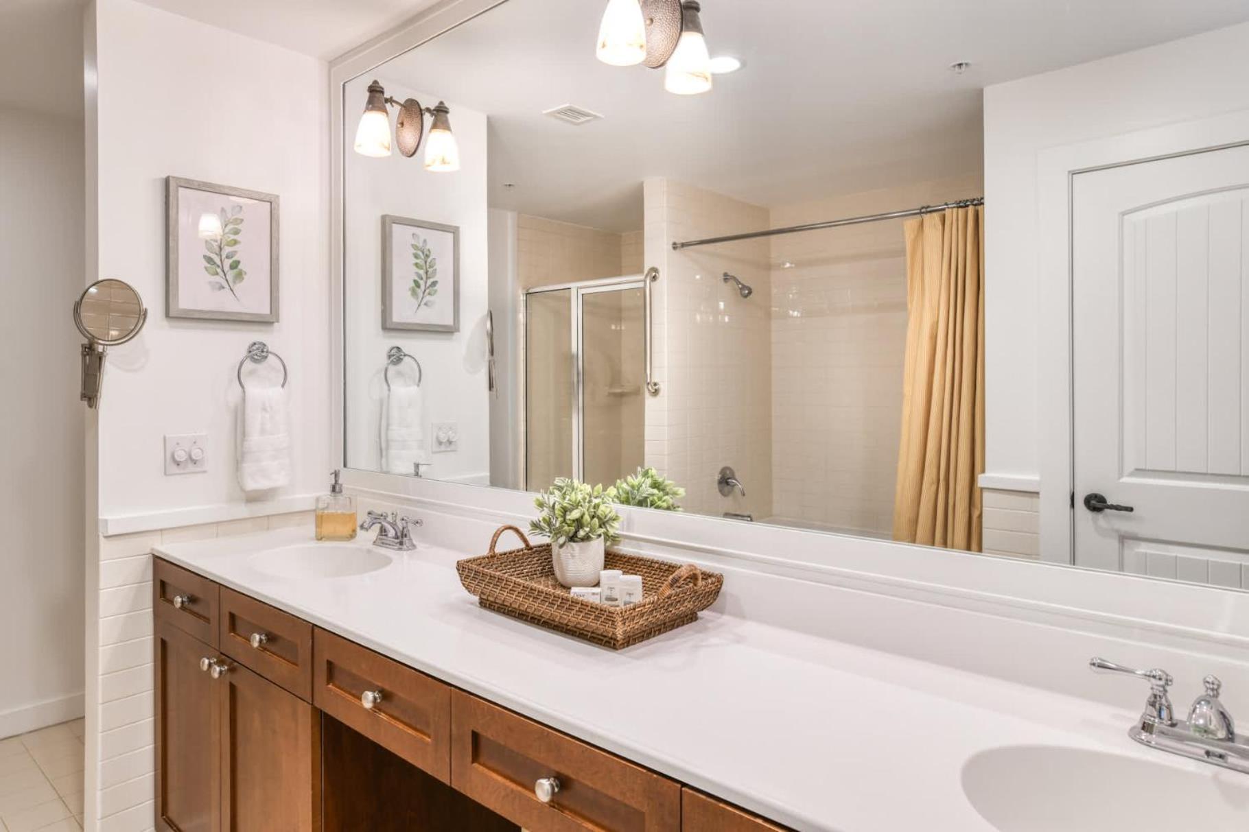 3 Bedroom Lagoon Front With Hard Surface Floors 5109p3 *