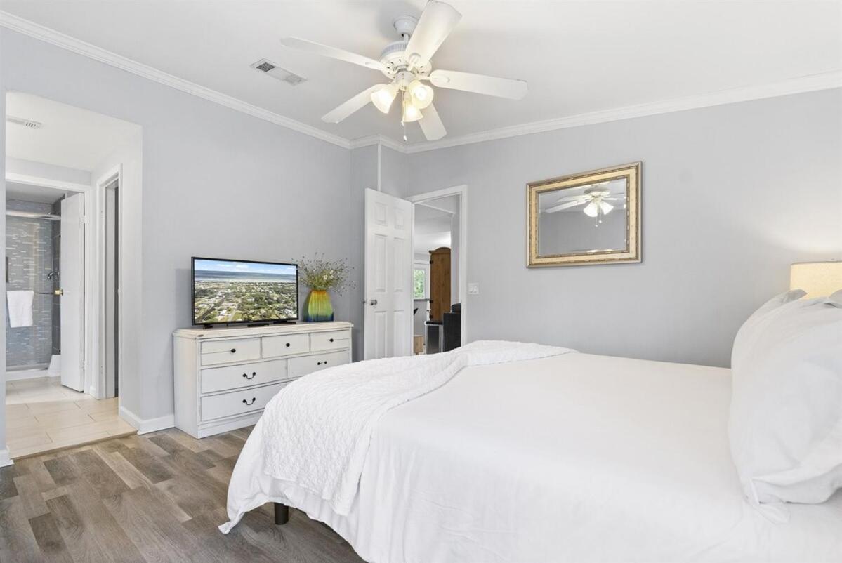 Holiday home Treasure 3 Min To The 3bed 2bath Pr