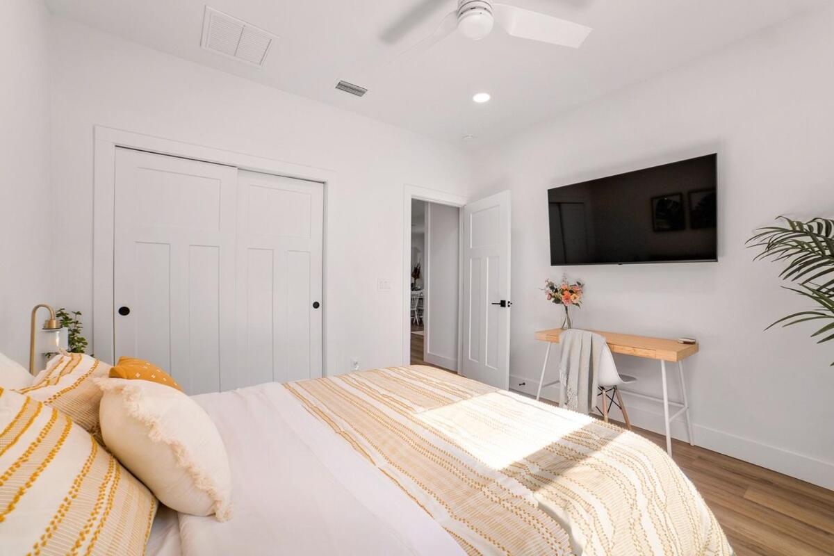 New Coastal 3br Retreat - 1 Mile To Historic Downtown, Short Drive To Beach, Waffle Bar And Patio *