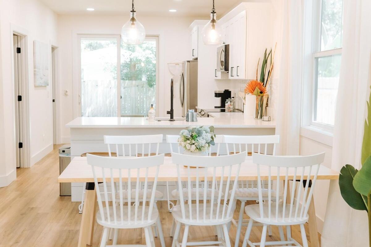 New Coastal 3br Retreat - 1 Mile To Historic Downtown, Short Drive To Beach, Waffle Bar And Patio