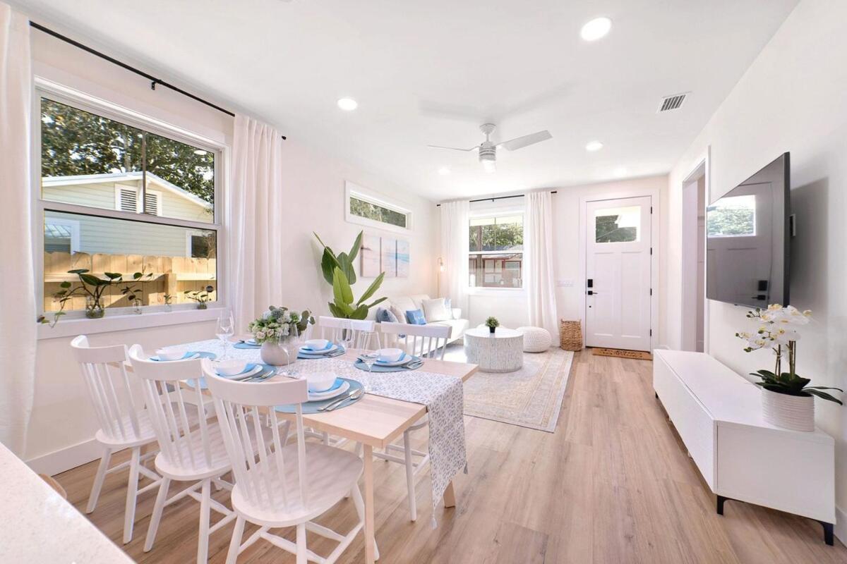 New Coastal 3br Retreat - 1 Mile To Historic Downtown, Short Drive To Beach, Waffle Bar And Patio Holiday home *