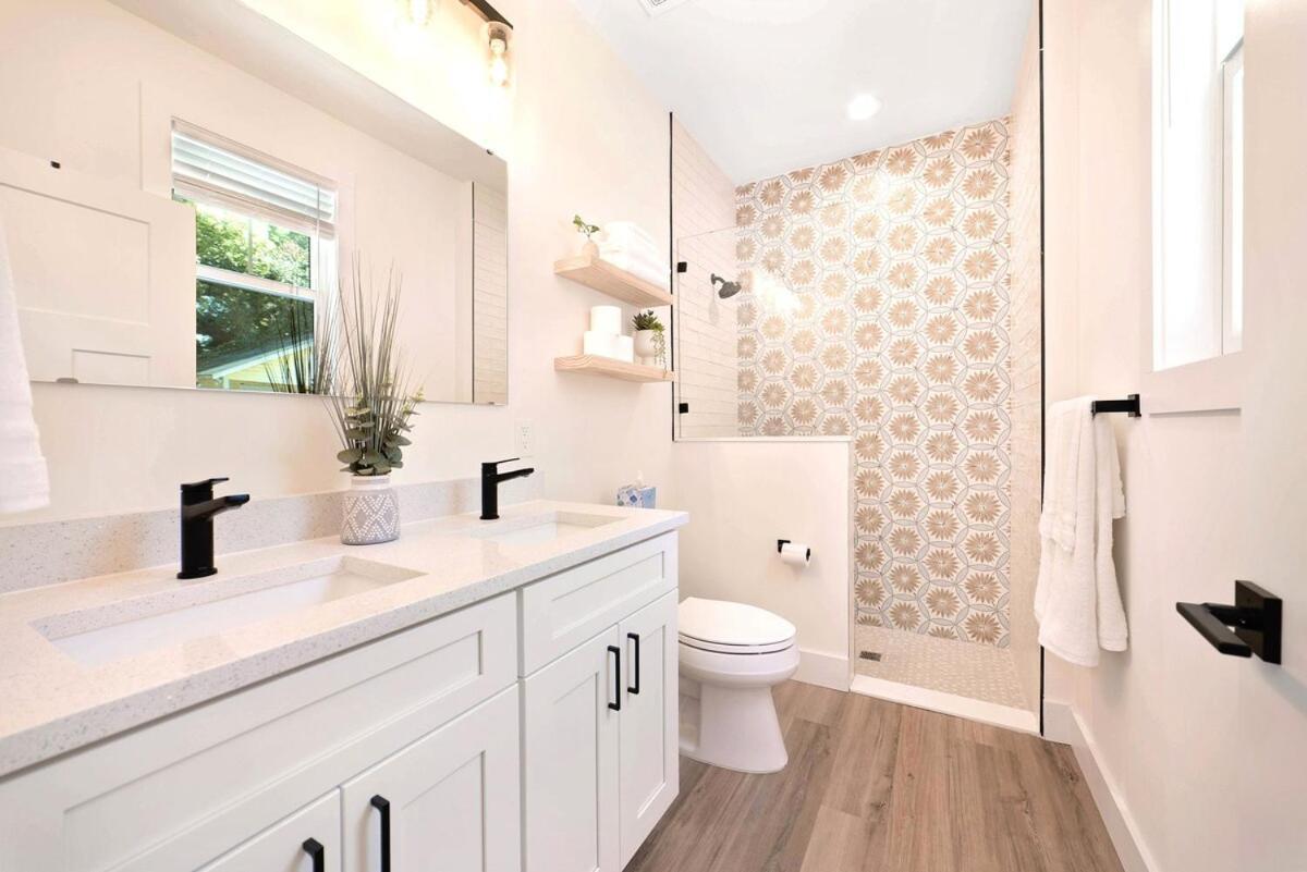 New Coastal 3br Retreat - 1 Mile To Historic Downtown, Short Drive To Beach, Waffle Bar And Patio St. Augustine