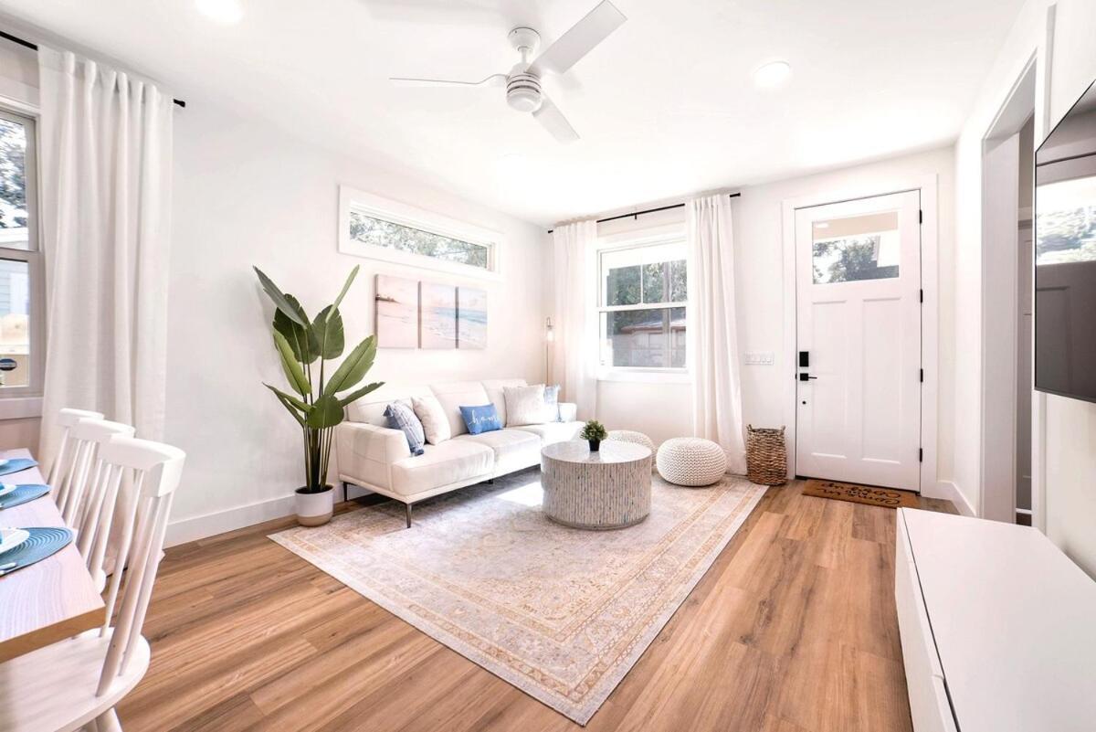 New Coastal 3br Retreat - 1 Mile To Historic Downtown, Short Drive To Beach, Waffle Bar And Patio *