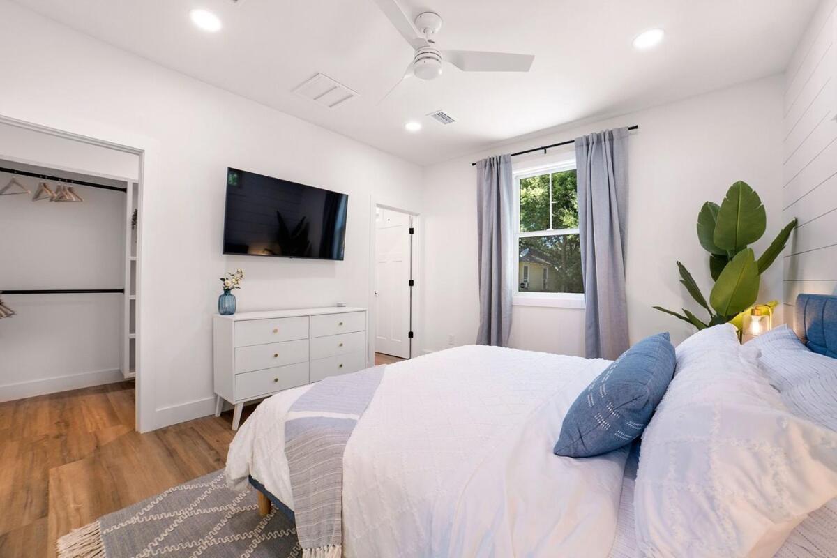Holiday home New Coastal 3br Retreat - 1 Mile To Historic Downtown, Short Drive To Beach, Waffle Bar And Patio St. Augustine