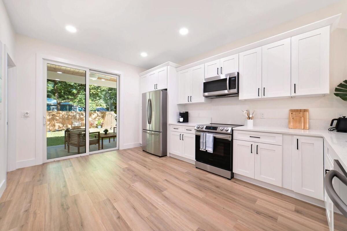 New Coastal 3br Retreat - 1 Mile To Historic Downtown, Short Drive To Beach, Waffle Bar And Patio * St. Augustine