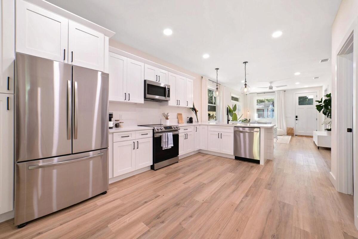 New Coastal 3br Retreat - 1 Mile To Historic Downtown, Short Drive To Beach, Waffle Bar And Patio St. Augustine