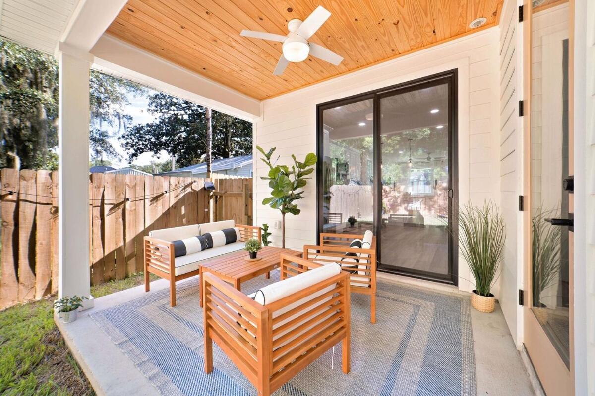 Holiday home New Coastal 3br Retreat - 1 Mile To Historic Downtown, Short Drive To Beach, Waffle Bar And Patio