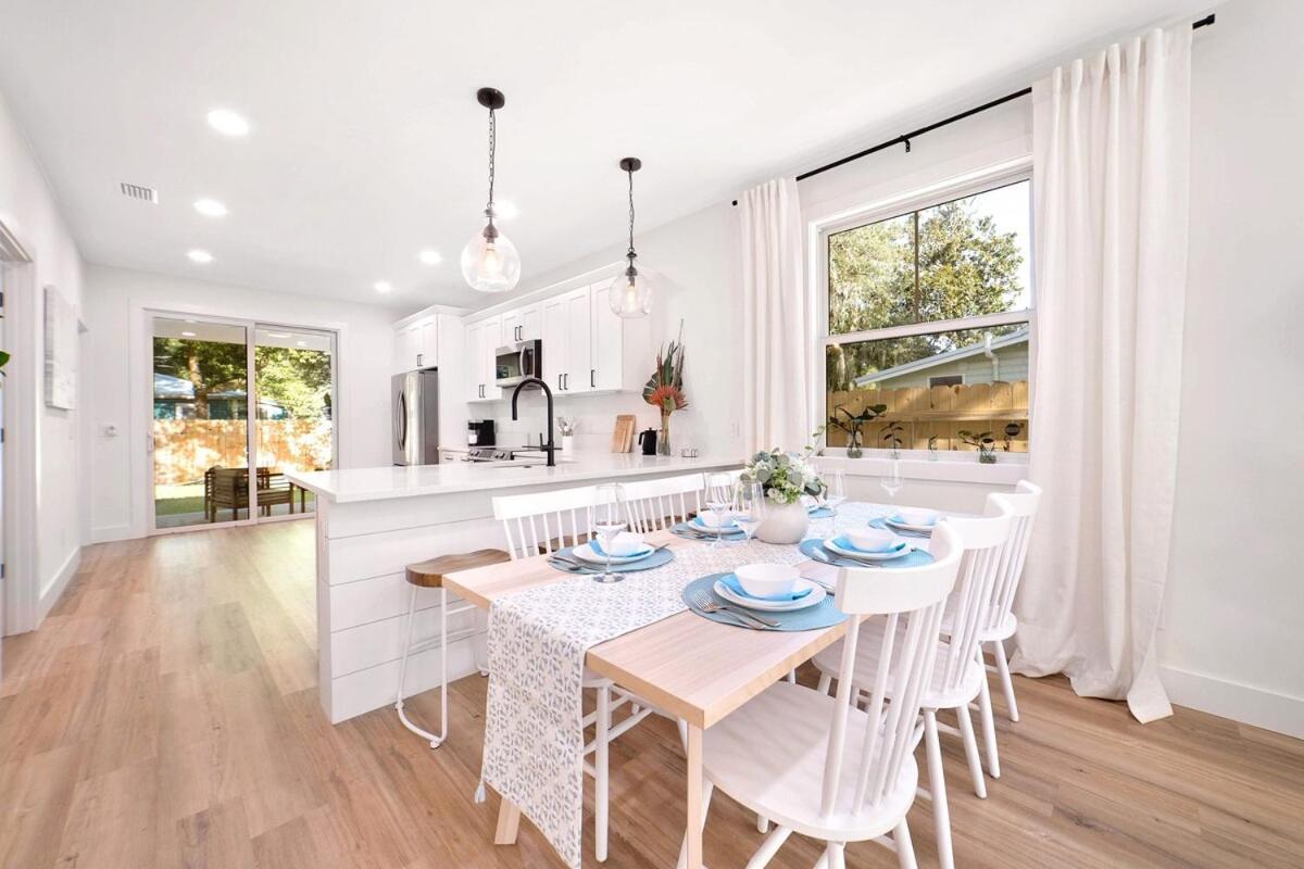 New Coastal 3br Retreat - 1 Mile To Historic Downtown, Short Drive To Beach, Waffle Bar And Patio Holiday home