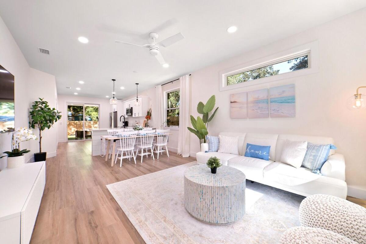 New Coastal 3br Retreat - 1 Mile To Historic Downtown, Short Drive To Beach, Waffle Bar And Patio *