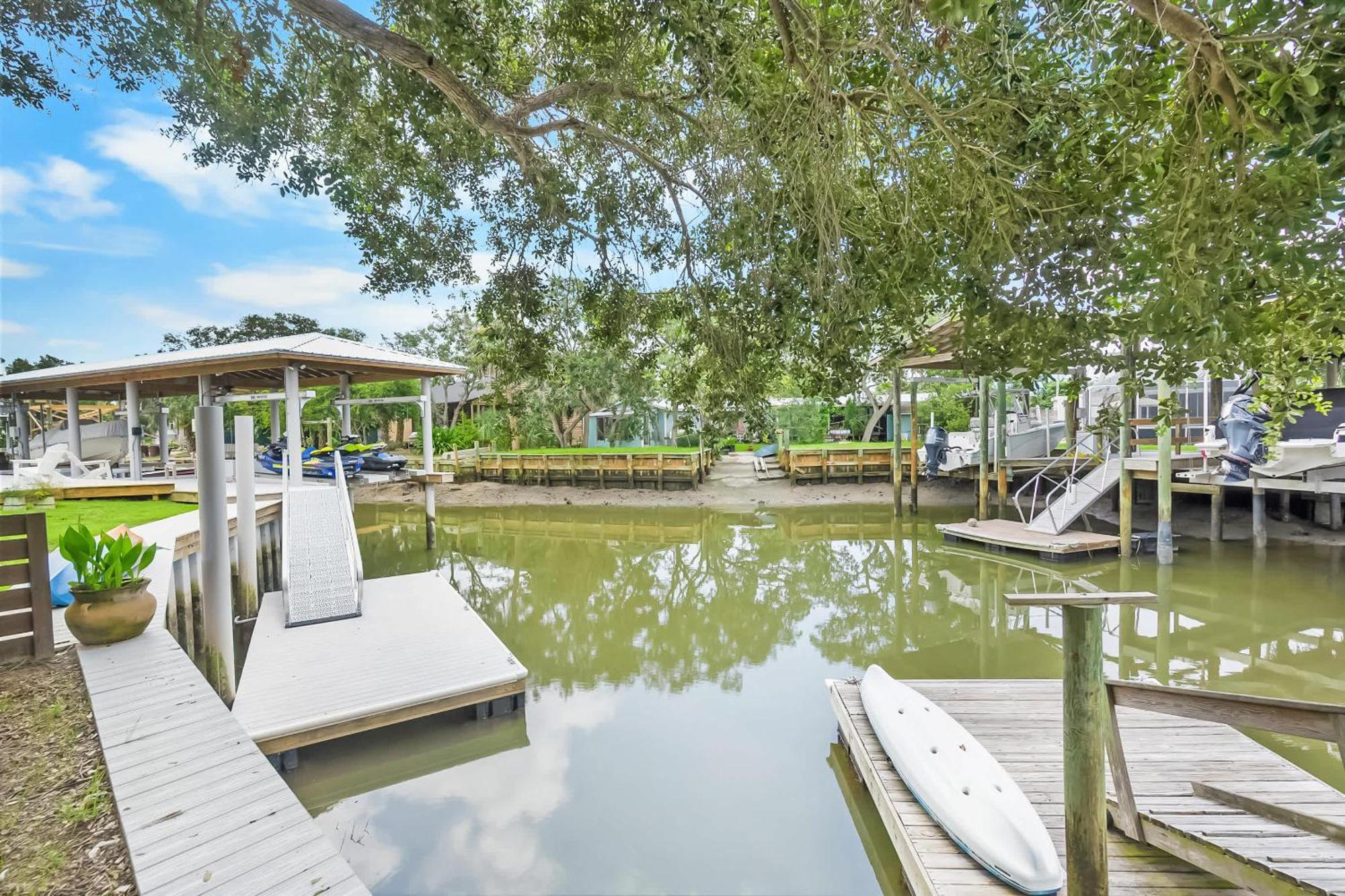 Coral Cottage, Stylish On Canal, Walkable To Beach, Private Parking Apartment *