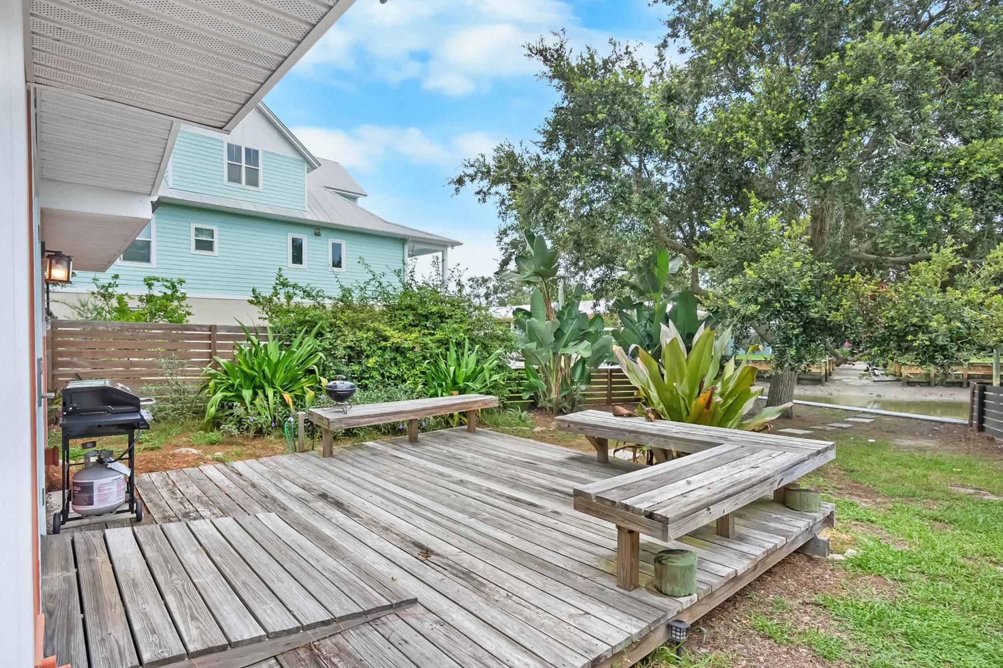 Coral Cottage, Stylish On Canal, Walkable To Beach, Private Parking *