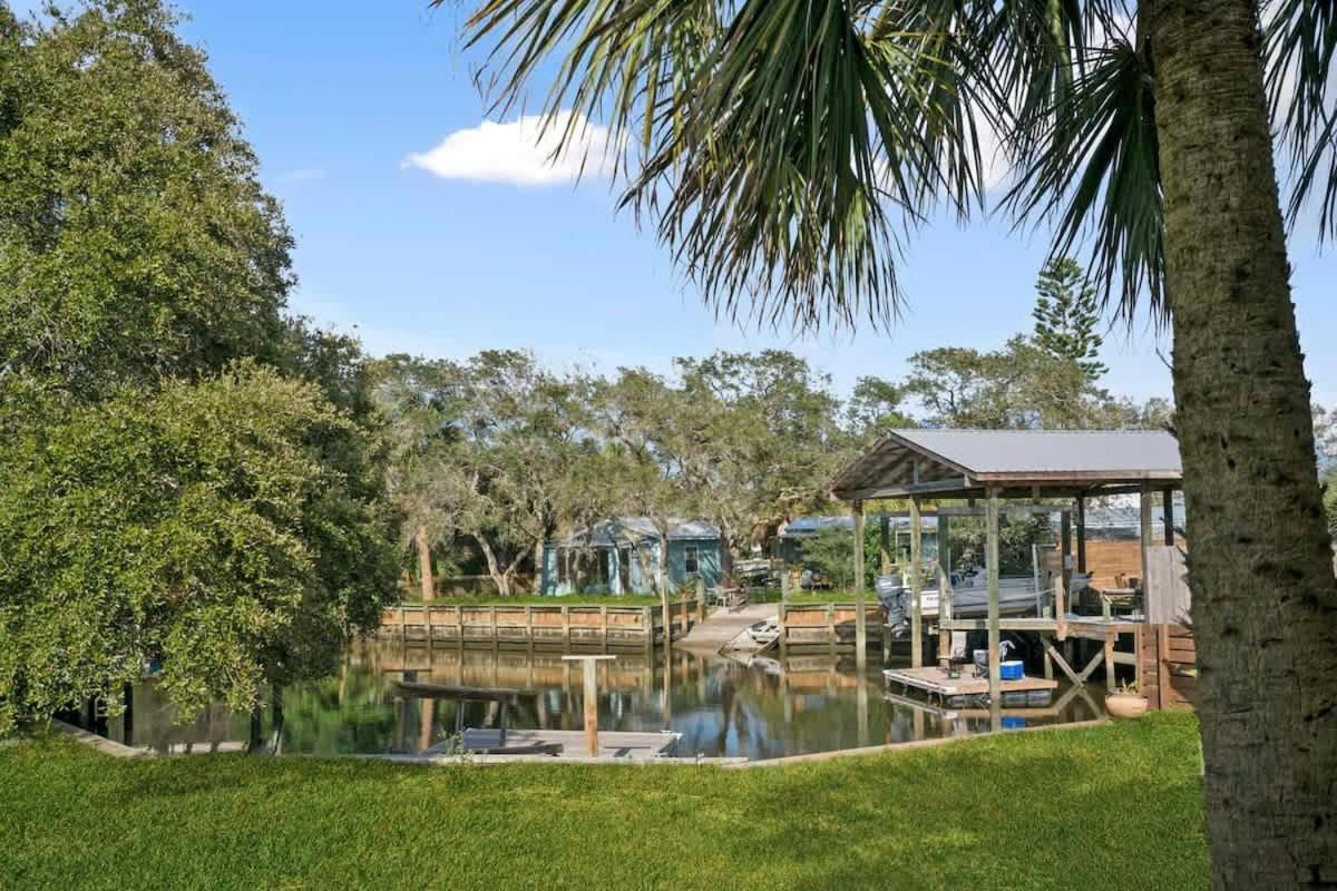 Coral Cottage, Stylish On Canal, Walkable To Beach, Private Parking Apartment